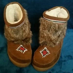 Minnetonka booties w/ fur
